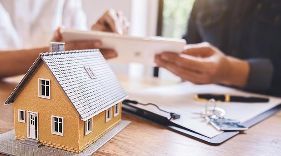 به گزارش وقایع نیوز: یک کارشناس بازار مسکن با اشاره به تحولات چند ماه اخیر، گفت: «پس از وقوع جنگ اخیر، نوسانات نه‌چندان شدید در بازار ارز و همچنین سیاست‌های انقباضی دولت، بازار مسکن وارد رکودی بی‌سابقه شده است.